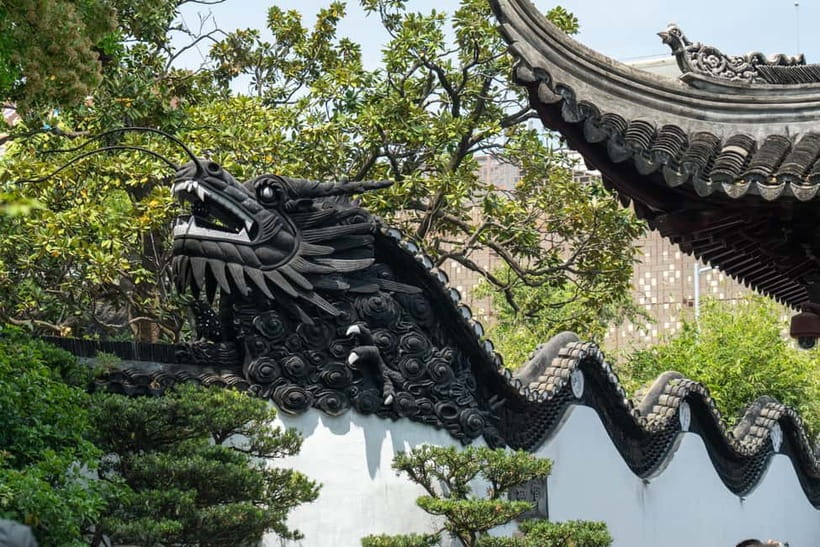 Shanghai: Yuyuan, City God Temple Old City Tour-Tip Based - What the guide adds to the experience