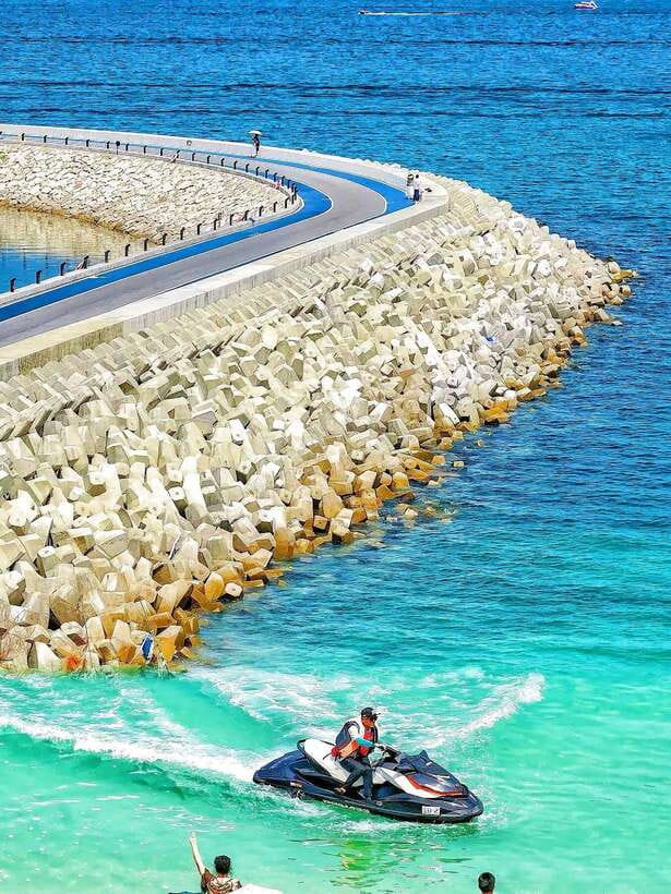 Shenzhen: Dapeng Peninsula Day Tour with Hotel Pickup - Luzui Mountain Villa and the cliffside views