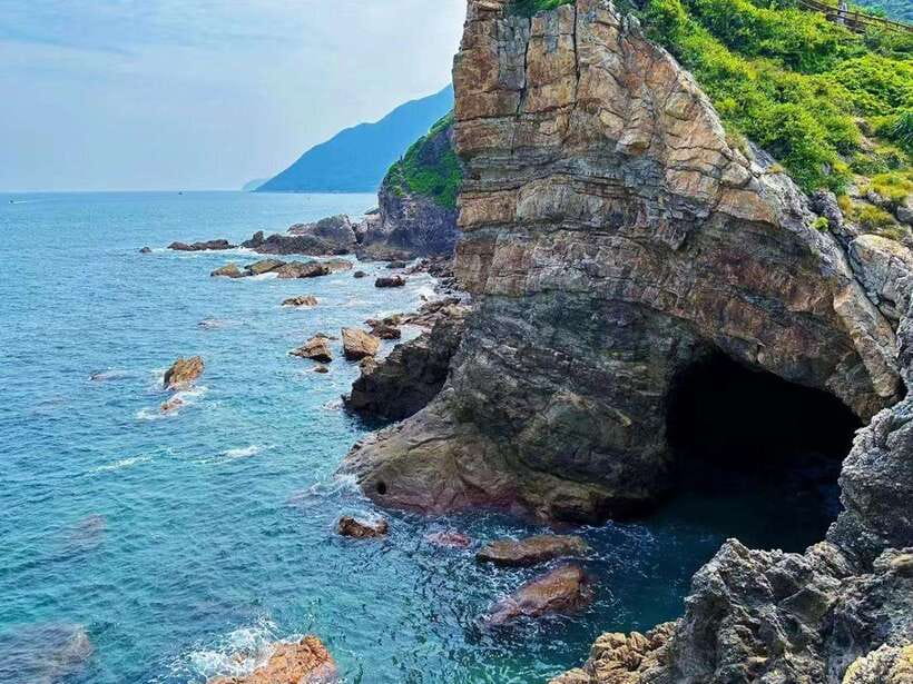 Shenzhen: Dapeng Peninsula Day Tour with Hotel Pickup - Judiaosha: a softer finish by the sea