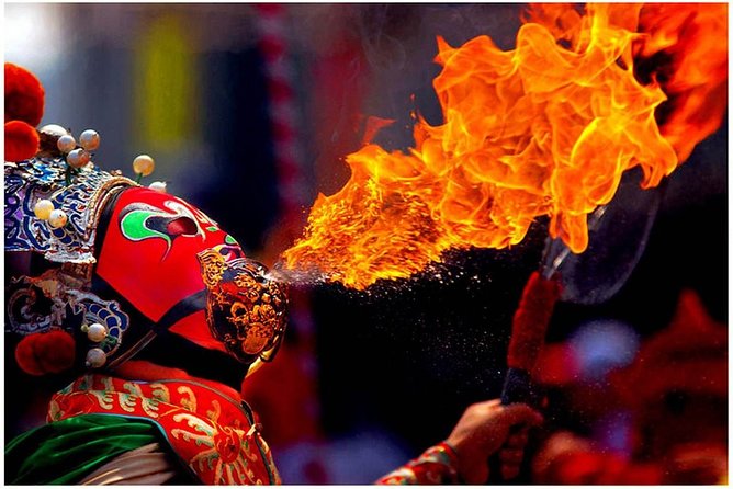 Sichuan Culture Opera Show in Chengdu - Tea tables, seats, and the first few minutes