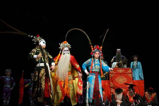 Sichuan Opera with face-changing at Sichuan opera theater - Why Sichuan Opera is worth an evening