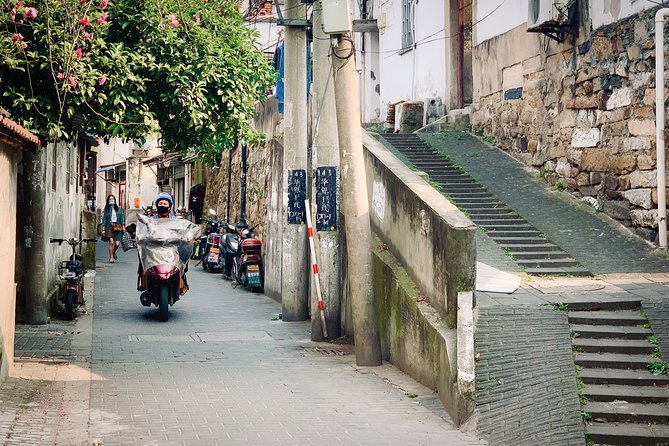 Suzhou Alleyway Walking Food Tour - Suzhou Noodles and the Opera Tradition