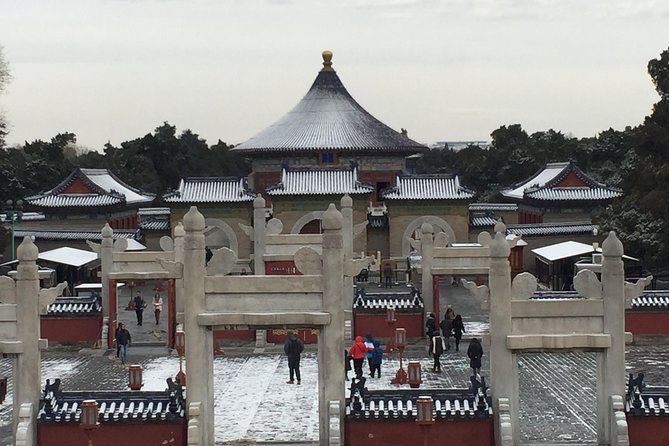 Temple of Heaven Private Tour with Extra Scenic Spots Added On - Meeting your guide and sorting out the package
