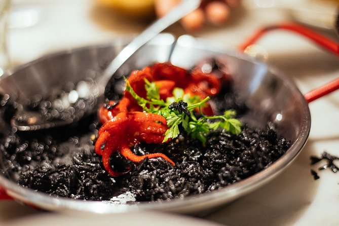 The 10 Tastings of Hong Kong With Locals: Private Street Food Tour - Why this private food tour works well in Hong Kong