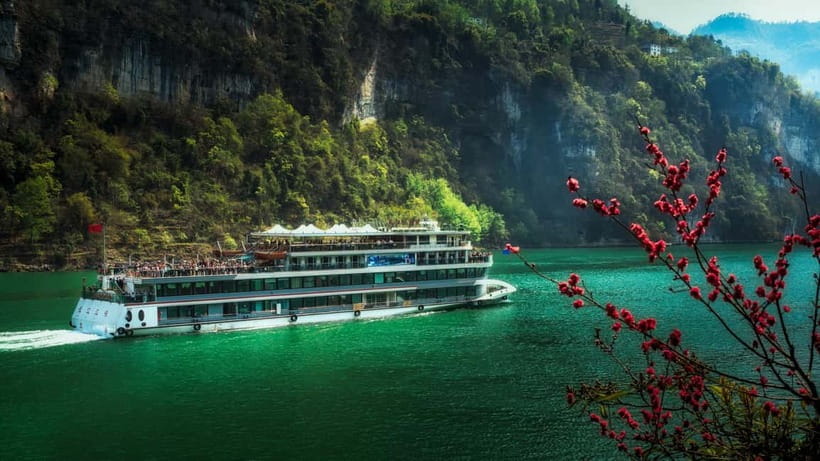 TianSheng Three Bridges + Longshui Gorge/Fairy Mountain - The early hotel pickup and Wujiang Gallery stop