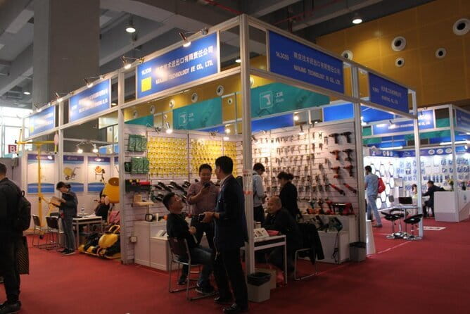 Translator Shopping Assistant and Business Tour Guide Service - How Damon affects the experience