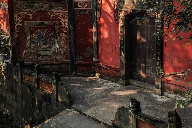 True Taste of Chongqing: Offbeat Walks & Hotpot in One Day - Laojundong brings you into a quieter Chongqing