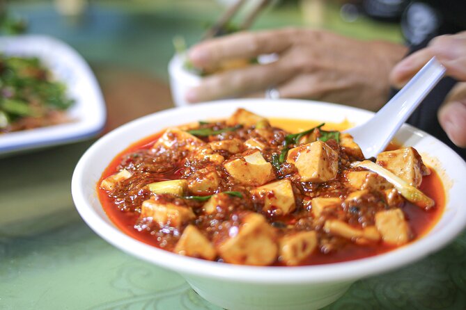 Tuktuk Food Tour Through Chengdu's Local Eats - The tuk-tuk ride through local streets