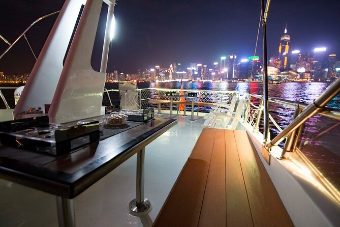Victoria Harbour Yacht Night Cruise - DREAMER:Tourguide & Photos - What this short cruise is really selling