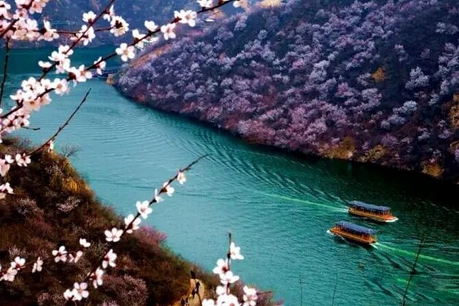Water-Great Wall Odyssey: Scenic Bus & Cruise Day Tour - An 8:00 a.m. start from central Beijing