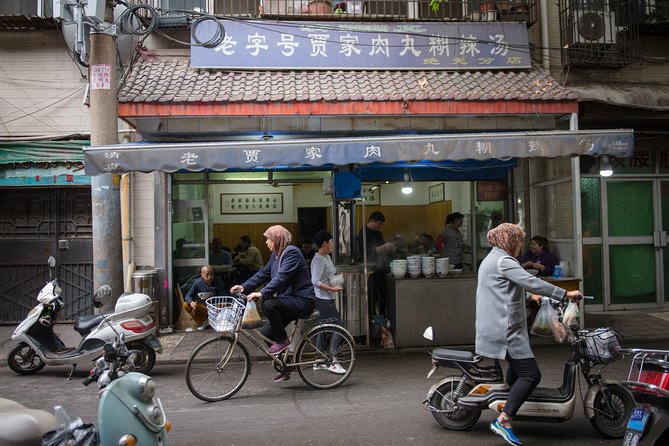 Xi'an Evening Food Tour by TukTuk - Four or Five Stops, With Enough Food for a Meal
