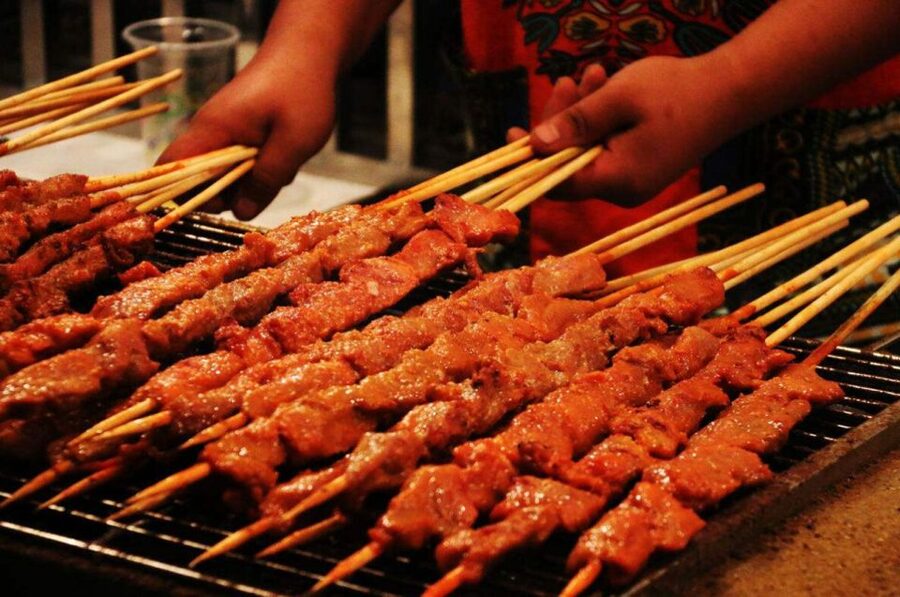 Xi'an Muslim Quarter Night Market Foodie Walking Tour - Following the smells through the food lanes