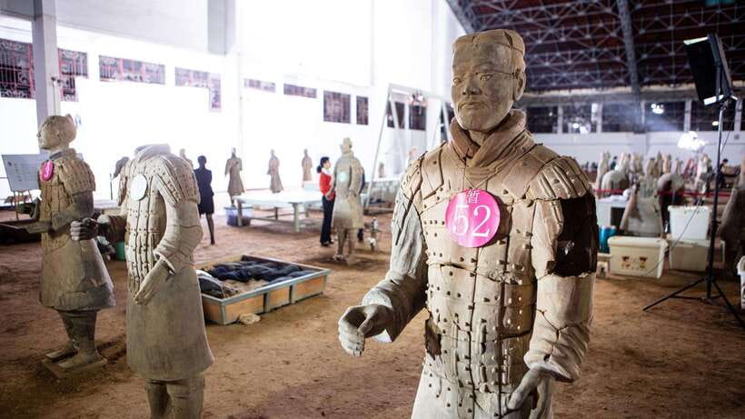 Xi'an: Terracotta Warriors Tour w/Optional Guide or Transfer - Choosing between ticket-only and a guided visit