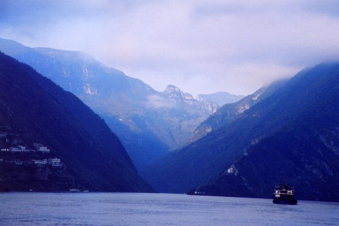 Yangtze River Cruise from Chongqing to Yichang Downstream in 4 Days 3 Nights - Day 2: Fengdu and the choice of shore visits