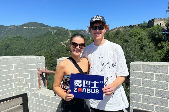 ZANBUS: Trip to the Mutianyu Great Wall and Summer Palace - The guide and communication setup