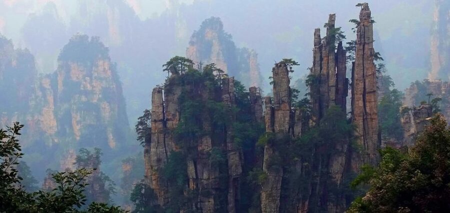 Zhangjiajie National Park: 2-Day Guided Tour w/ Glass Bridge - Day one: Yuanjiajie and the mountains behind Hallelujah Mountain